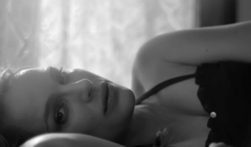 Natalie Portman enceinte dans le clip de James Blake