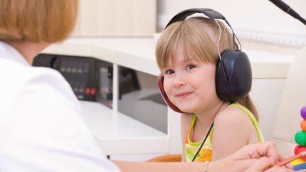 Test auditif : dépister et soigner les troubles auditifs chez bébé
