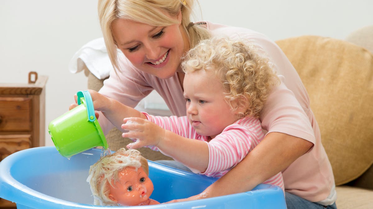 Comment Bebe Developpe Sa Personnalite Par Les Jeux D Imitation Parents Fr Comment Bebe Developpe Sa Personnalite Par Les Jeux D Imitation Parents Fr