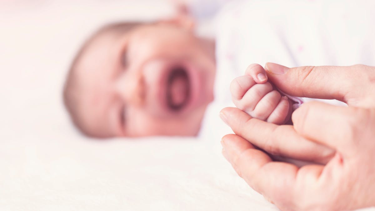 Bebe Pleure Comment Calmer Les Pleurs De Bebe Parents Fr Bebe Pleure Comment Calmer Les Pleurs De Bebe Parents Fr