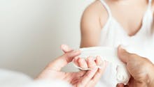 Plaies et brûlures : les gestes de premiers secours à réaliser chez bébé