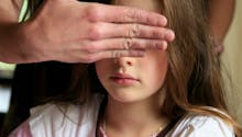 Effrayant : une maman partage les messages d'un pédophile envoyés à sa fille