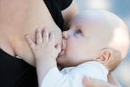 Allaitement : une élue fait le buzz en donnant le sein à son bébé en plein Parlement