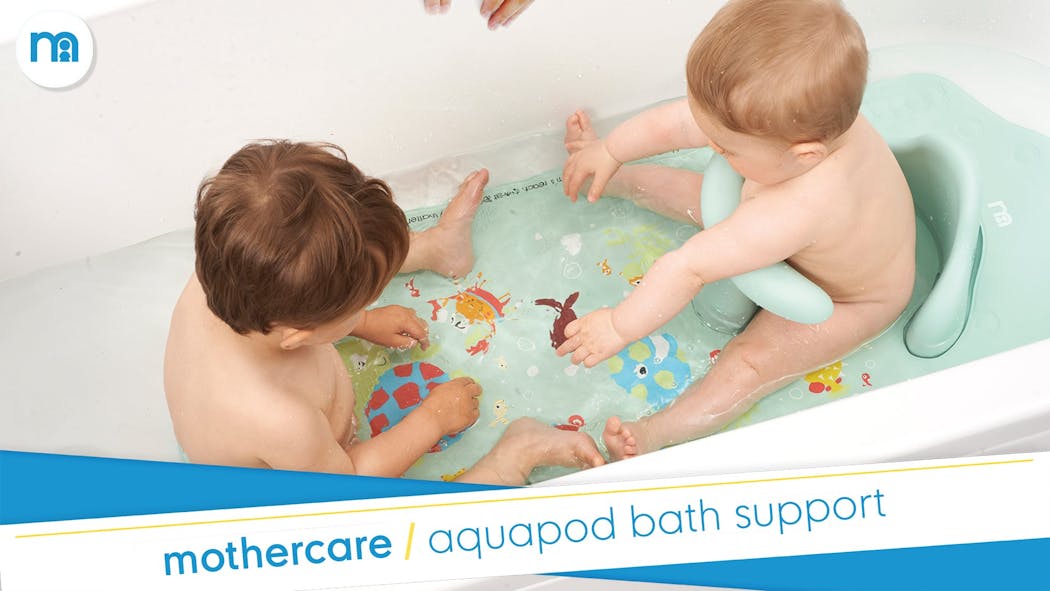 deux bébés dans le bain avec l'Aquapod