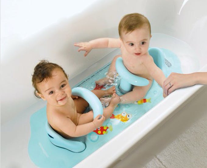 Aquapod, le tapis de bain innovant qui sert aussi de siège pour