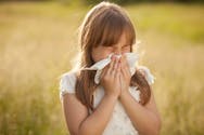 Enfant allergique en vacances : a-t-il besoin d’une trousse d’urgence ?