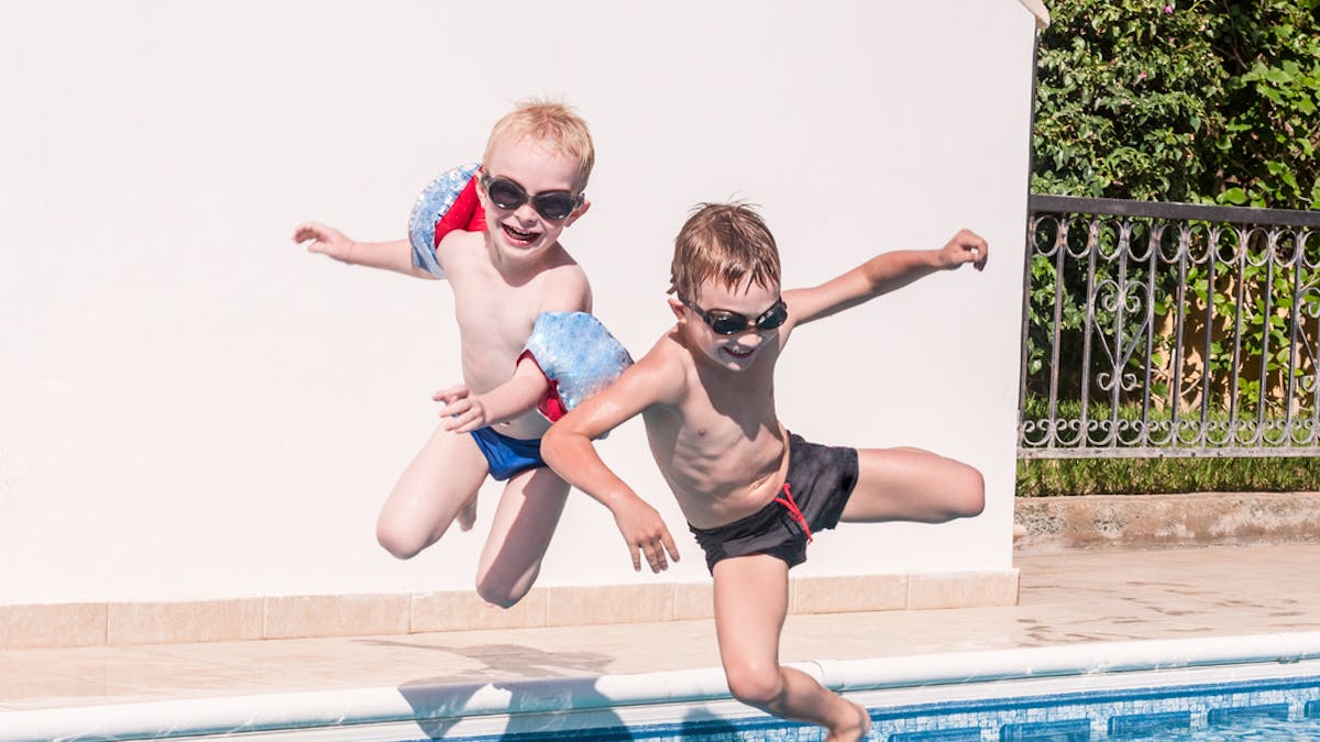 Un Tiers Des Parents Laissent Leurs Enfants Sans Surveillance A La Piscine Parents Fr Un Tiers Des Parents Laissent Leurs Enfants Sans Surveillance A La Piscine Parents Fr