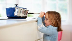 Des astuces pour prévenir les brûlures dans la cuisine chez les jeunes enfants