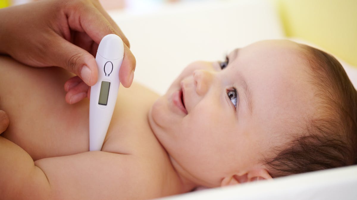 Prendre La Temperature De Bebe Le Guide Parents Fr Prendre La Temperature De Bebe Le Guide Parents Fr
