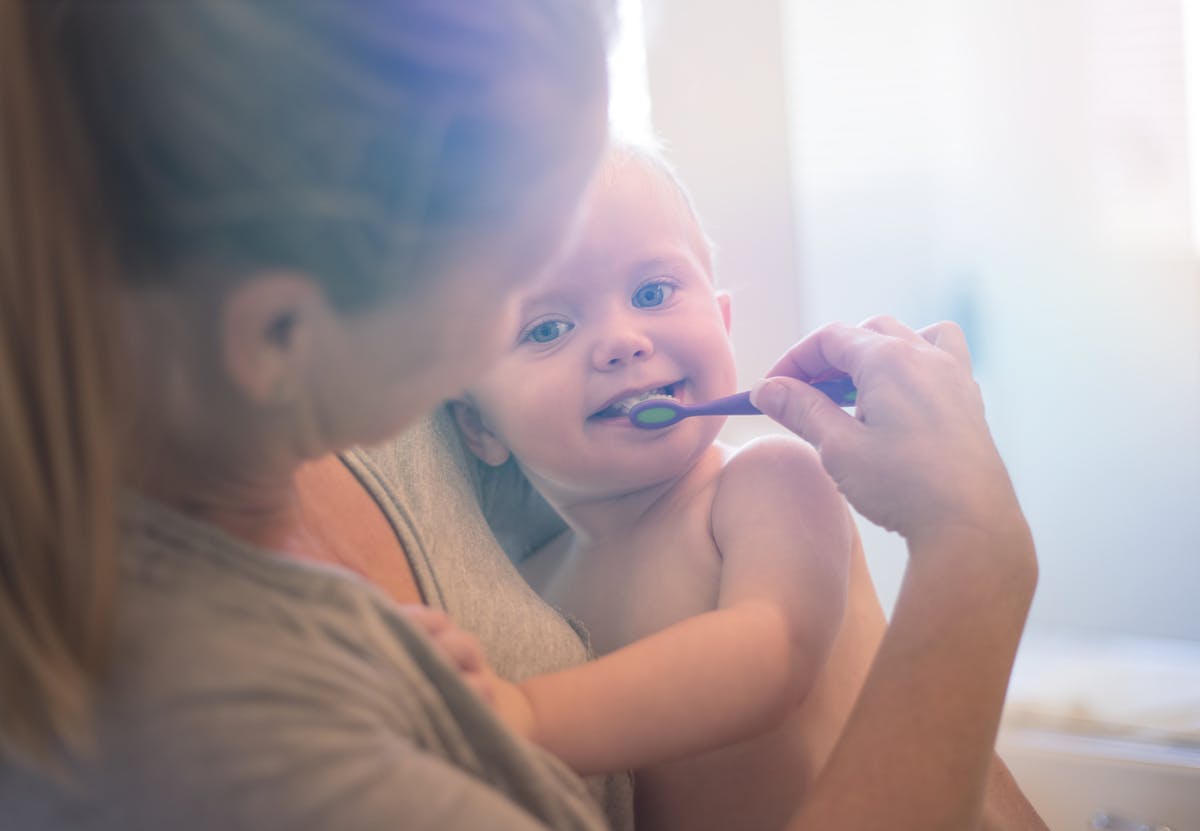 Quand et Comment Brosser les Dents de Bébé ?