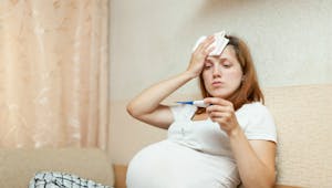 Pendant la grossesse, la fièvre augmente-t-elle le risque d’autisme ?