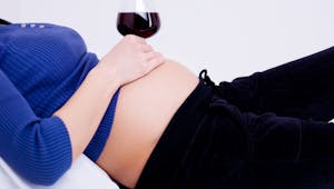 Alcool : boire enceinte modifie le visage du futur bébé