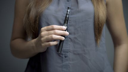 Enceinte, la e-cigarette est-elle risquée ?