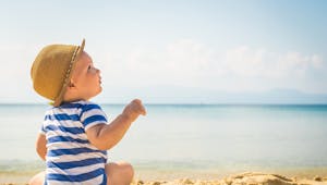 8 précieux conseils avant de partir en vacances avec bébé