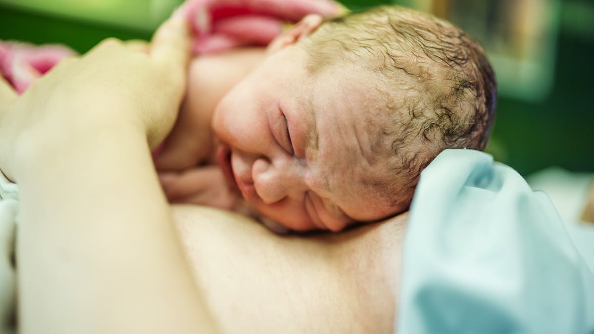 nouveau-né quelques minutes après naissance