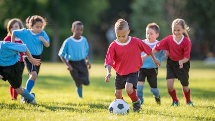 Le foot, un sport qui fortifie les os des enfants 