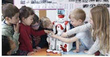 Un robot qui va en classe à la place de l’enfant malade
