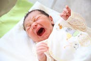 Un bébé pleure différemment, cela le sauve d’une septicémie