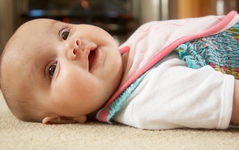 Plagiocephalie Mon Bebe A La Tete Plate Parents Fr Plagiocephalie Mon Bebe A La Tete Plate Parents Fr