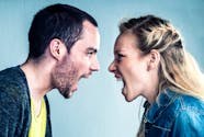 Dispute de couple : homme et femme choisissent des réconciliations différentes
