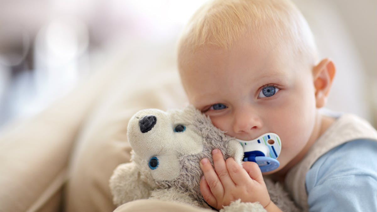 Faut Il Eviter Le Pouce Et La Tetine Parents Fr Faut Il Eviter Le Pouce Et La Tetine Parents Fr