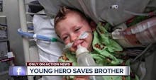 A 10 ans, il imite son acteur préféré et sauve la vie de son petit frère (VIDEO)