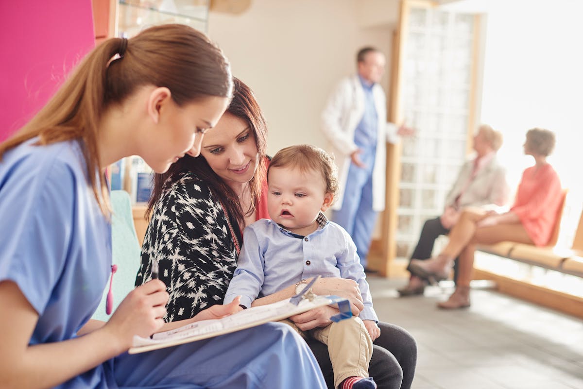 Visite à domicile après la naissance par une puéricultrice de PMI