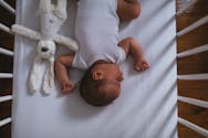 Les bébés dorment mieux quand ils font chambre à part