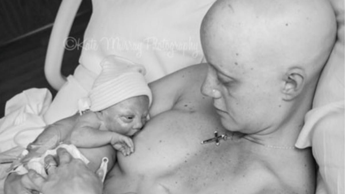 Une Jeune Maman Atteinte D Un Cancer Allaite Son Nouveau Ne Parents Fr Une Jeune Maman Atteinte D Un Cancer Allaite Son Nouveau Ne Parents Fr