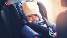 Ne laissez pas bébé en doudoune dans son siège-auto !