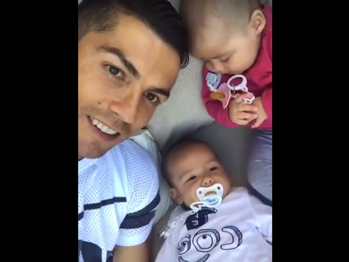 Cristiano Ronaldo : il annonce le prénom de son enfant qui n'est pas encore  né ! - Elle