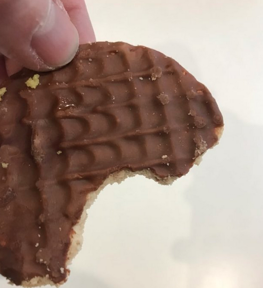 Ils Recoltent Des Biscuits Perimes Depuis 18 Ans Pour Halloween Parents Fr