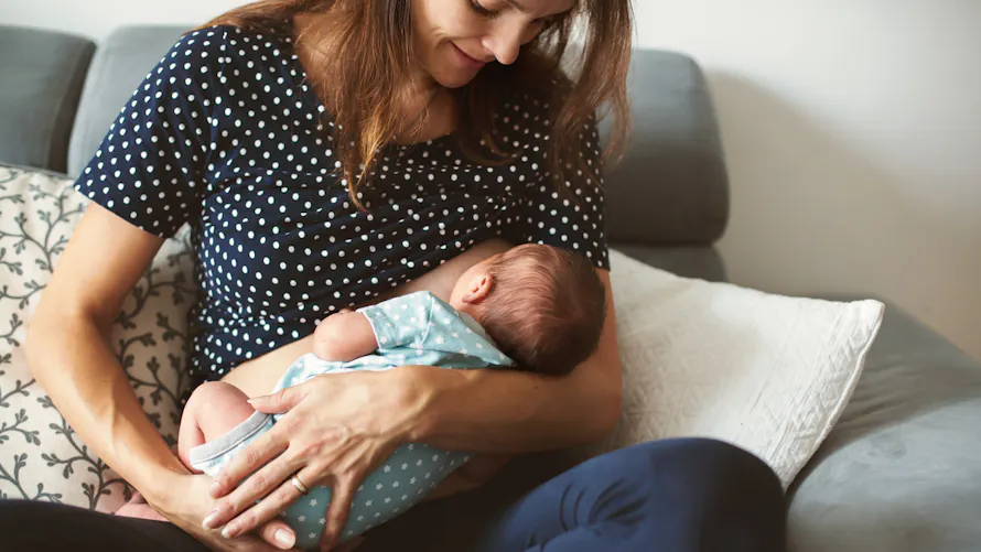 Allaitement et cigarette : peut-on fumer du tabac en allaitant son bb ? | Parents.fr Allaitement et cigarette : peut-on fumer du tabac en allaitant son bb ? | Parents.fr