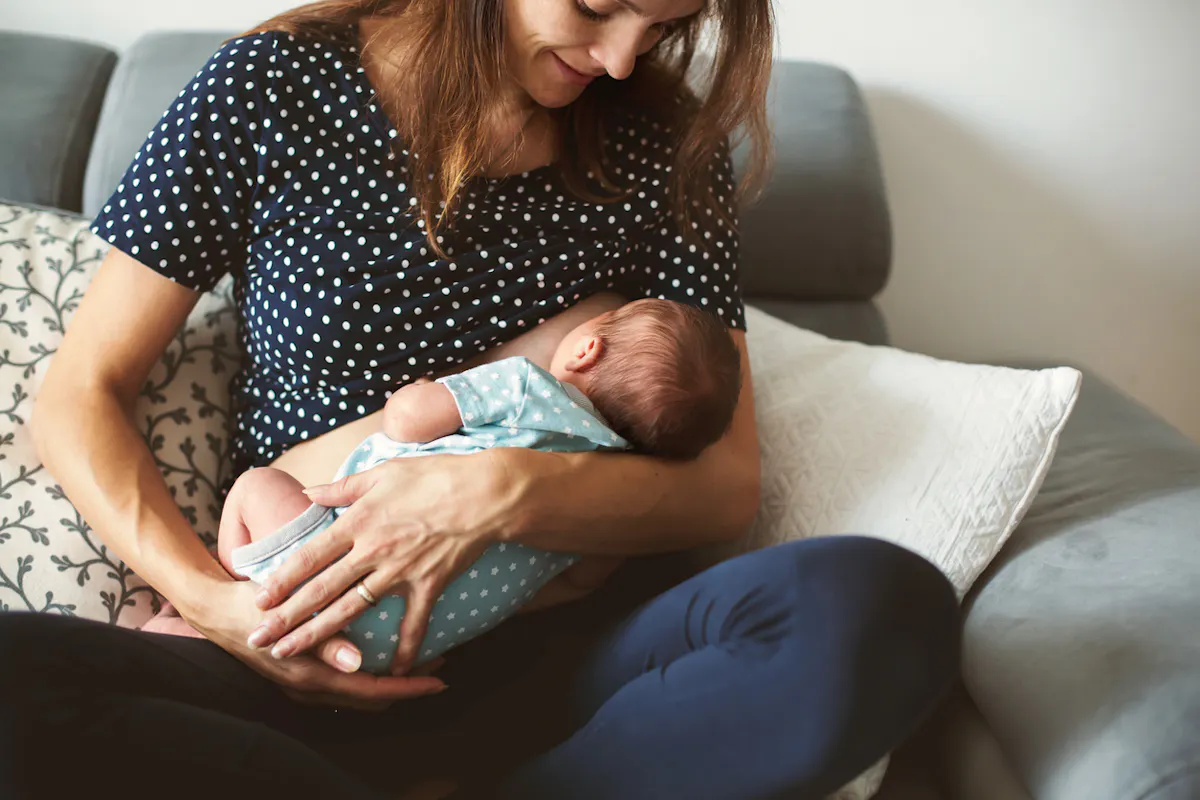 Allaitement et cigarette : peut-on fumer du tabac en allaitant son bb ? | Parents.fr Allaitement et cigarette : peut-on fumer du tabac en allaitant son bb ? | Parents.fr