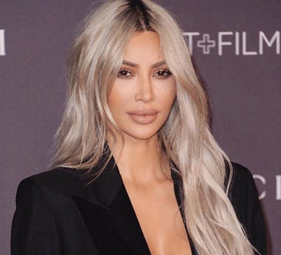 Kim Kardashian parle de sa mère porteuse