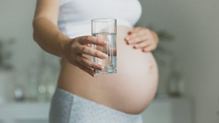 Quelle eau boire pendant la grossesse ?