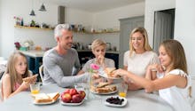 Manger en famille aide les enfants à se sentir mieux, physiquement et mentalement