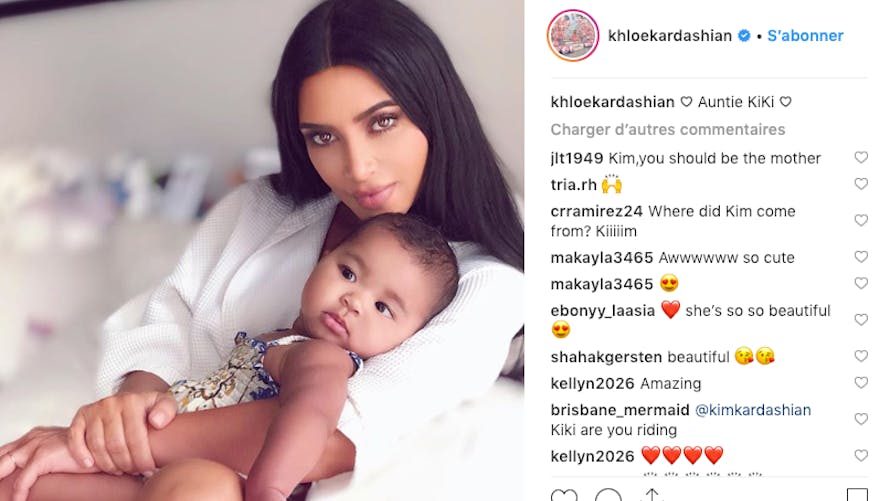 Kim pose avec sa petite nièce True Kardashian