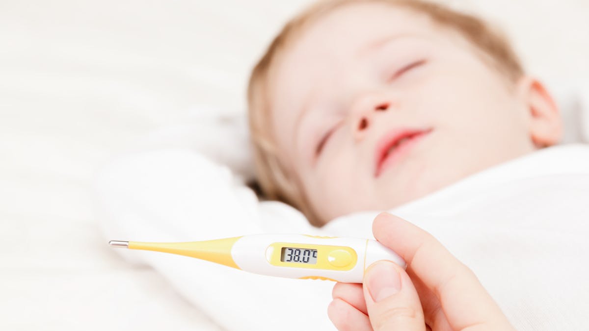 Fievre Chez Bebe Que Faire Et Quand Consulter Parents Fr Fievre Chez Bebe Que Faire Et Quand Consulter Parents Fr