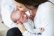 Mères fusionnelles : quels avantages pour les bébés ?
