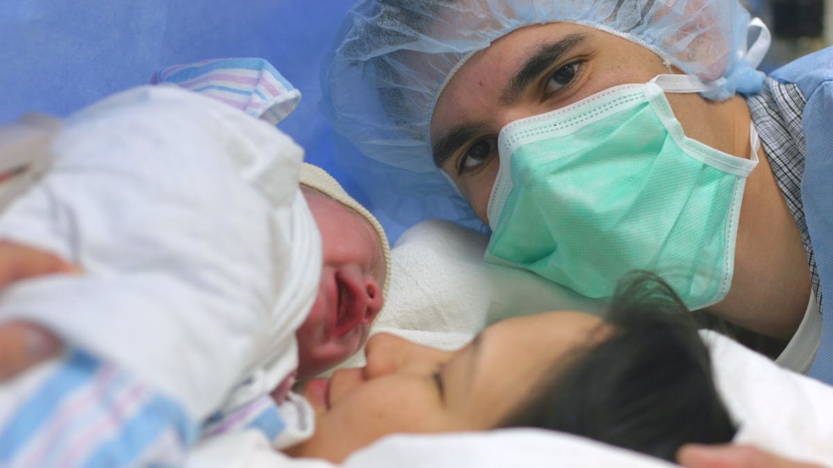 Le Pere Peut Il Assister A Une Cesarienne Parents Fr Le Pere Peut Il Assister A Une Cesarienne Parents Fr