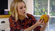 Elle explique l’allaitement avec un raisin et un croissant (et c’est très réussi !) (Vidéo)