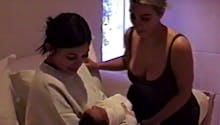 Kim Kardashian : le visage de sa petite Chicago dévoilé en vidéo