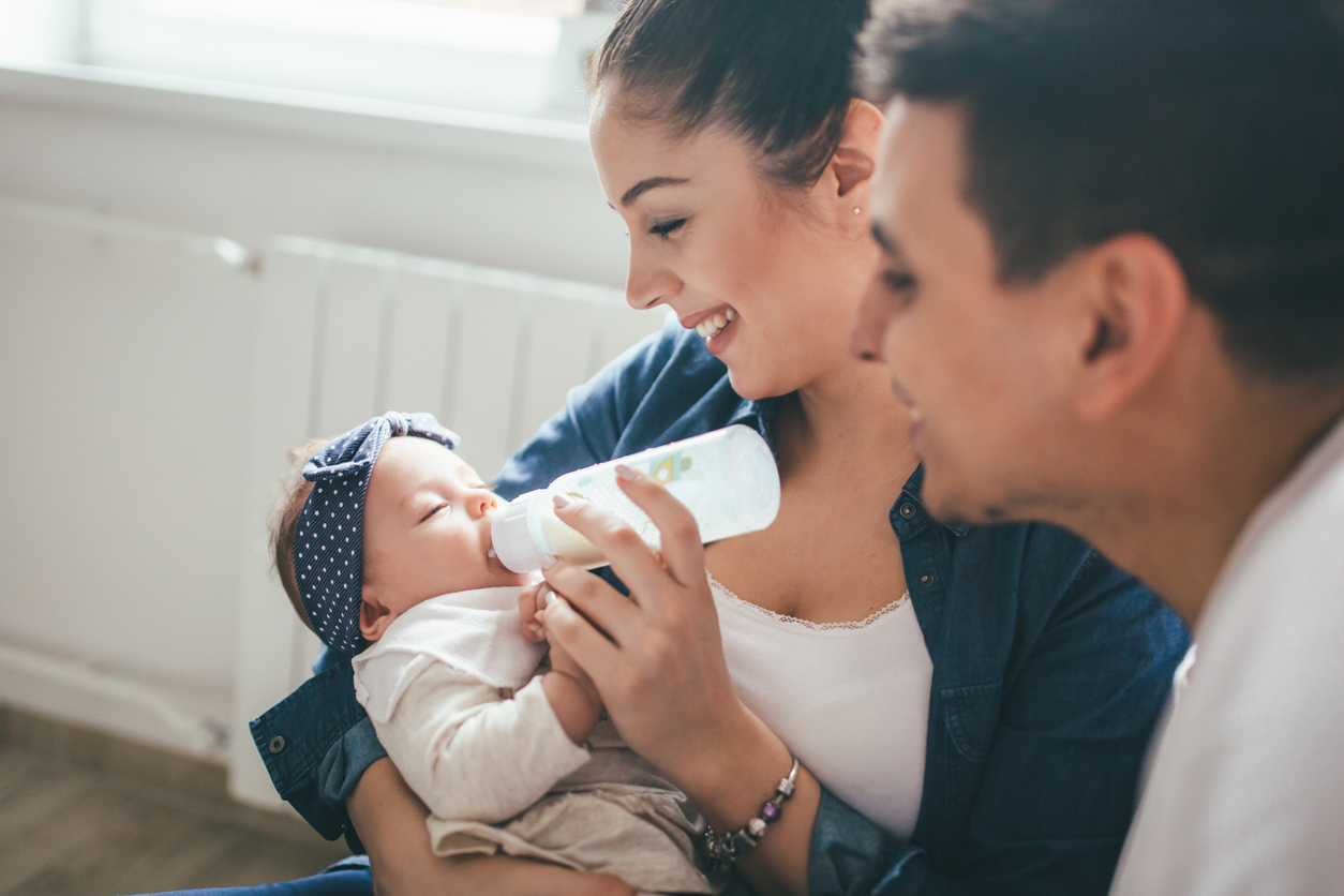 Donner Le Biberon A Son Bebe Des La Maternite C Est Possible Parents Fr