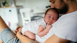 Congé paternité : une majorité relative de Français veut le rendre obligatoire