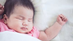 Sommeil : quand bébé dort beaucoup