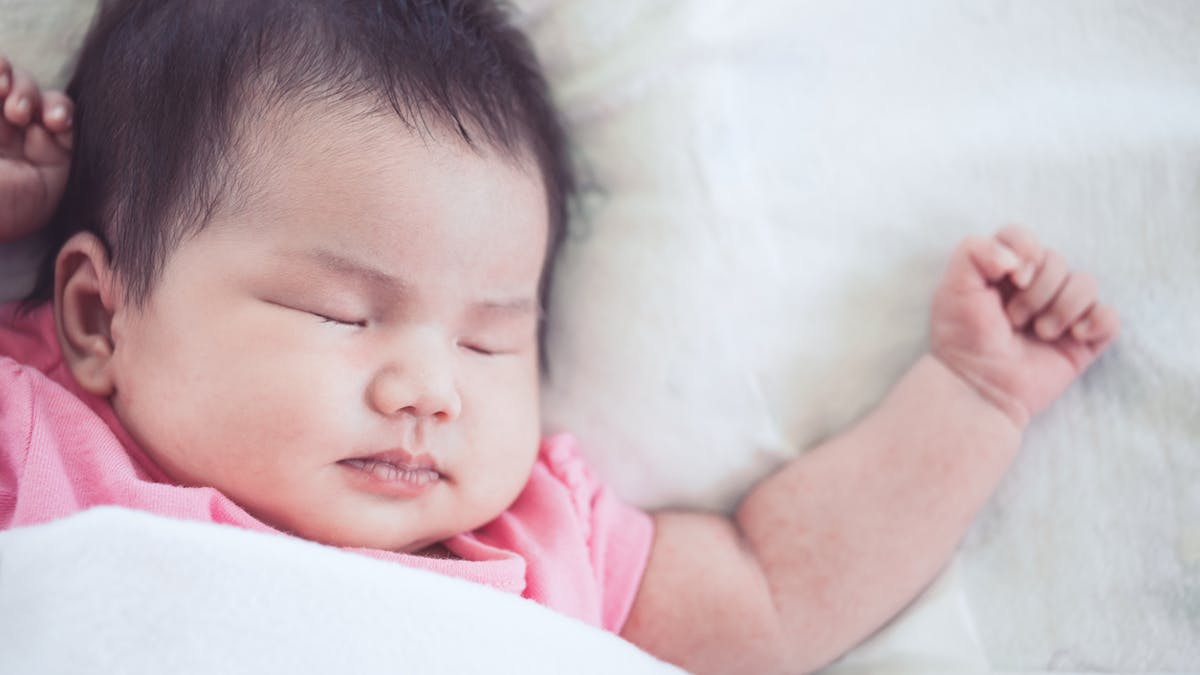 Troubles Du Sommeil Quand Bebe Fait Deja Ses Nuits Parents Fr