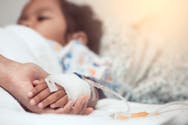 Enfant hospitalisé : une maman forcée de dormir par terre pour rester avec son fils