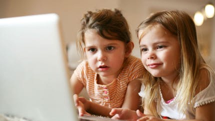 Plus de 175 000 enfants s'exposent à de nombreux risques sur Internet chaque jour