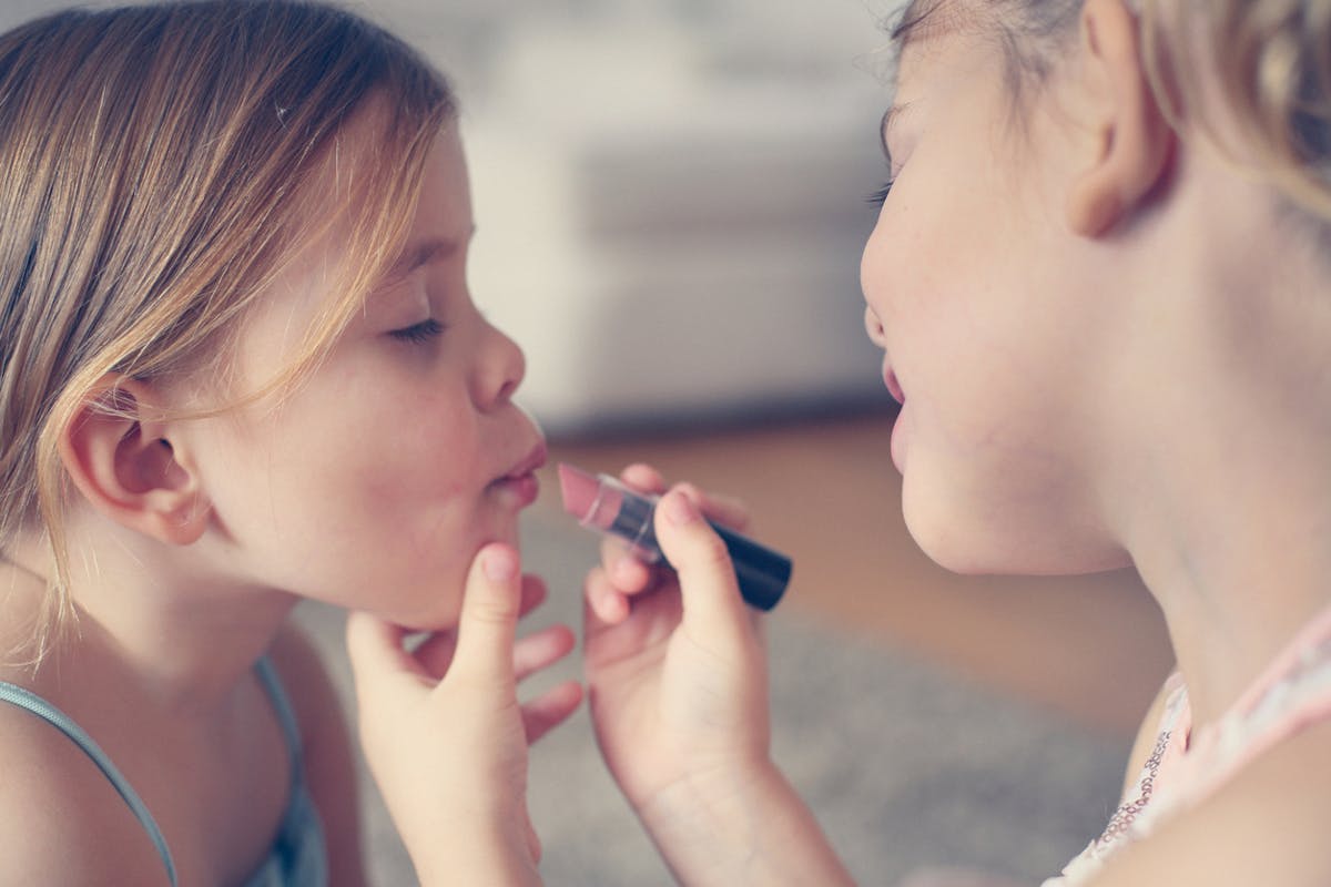 Le maquillage pour enfants contient des substances dangereuses